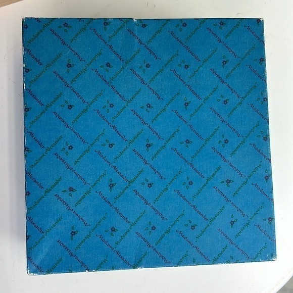 Vintage Madame Alexander “Italy” Collector Doll 553 in Box - Picture 12 of 13